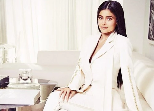 Choáng ngợp trước căn biệt thự xa hoa có giá 12 triệu USD, rộng 1.226m2 của cô út nhà Kim - Kylie Jenner