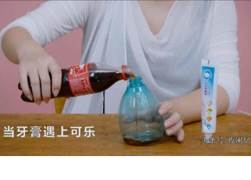 Khi thêm kem đánh răng vào Coca, bạn sẽ không khỏi ngạc nhiên vì công dụng làm sạch vạn năng của nó!