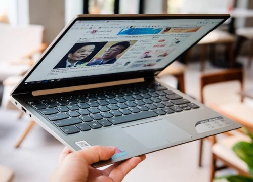 Laptop mỏng nhẹ giá 15 triệu đồng