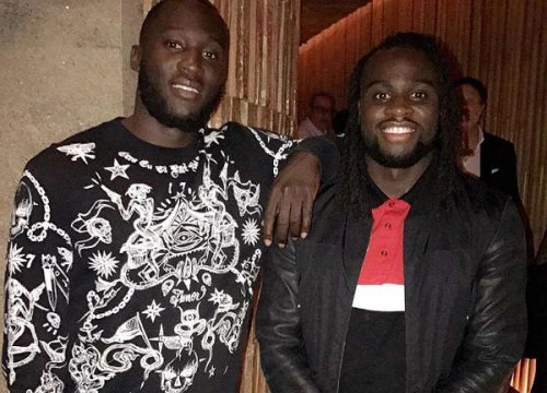 Lukaku tái ngộ em trai, cùng xem trận ngược dòng của Roma