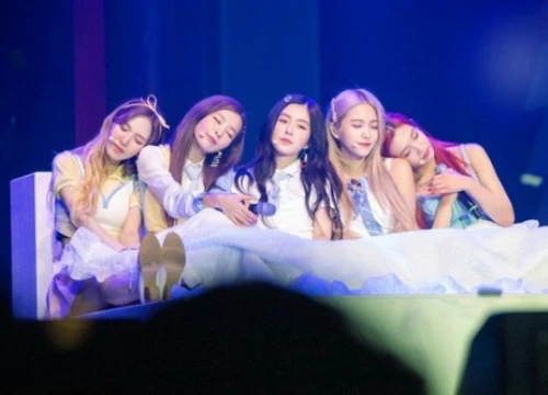 Mới ngày nào còn 'chập chững', Red Velvet giờ sắp có cả photobook concert đầu tiên