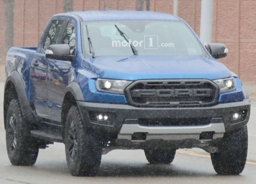 Ford Ranger Raptor 2018 ra mắt với tem thùng sau bắt mắt hơn