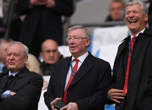 Giải nghệ 5 năm, Sir Alex vẫn kiếm bộn