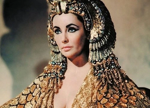 Hậu duệ quyến rũ của nữ hoàng Cleopatra làm đẹp với giá chục ngàn đồng