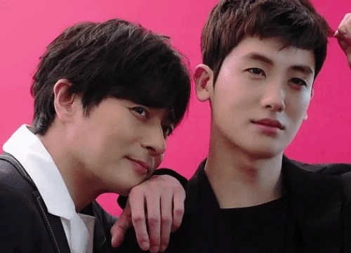 Khoảnh khắc cực phẩm: Jang Dong Gun và Park Hyung Sik đã đẹp, lại còn dựa vào nhau "tình bể bình"