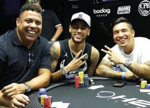 Neymar nhập hội poker với Rô béo