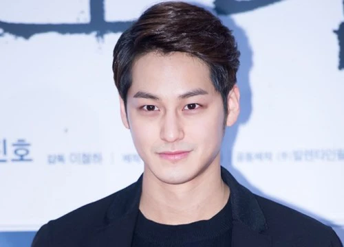 Vừa công khai hẹn hò, Kim Bum đã chuẩn bị lên đường nhập ngũ