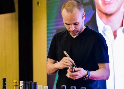 Iniesta sắp chia tay Barca, 'đi bán rượu vang'