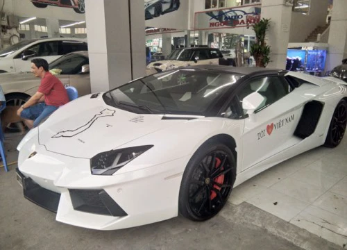 Lamborghini Aventador mui trần 40 tỷ chuyển hộ khẩu vào Sài Gòn