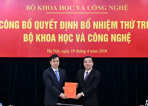 Người trẻ nhất được phong Phó GS nhận quyết định làm Thứ trưởng