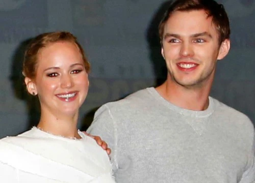 Trai đẹp &#8220;X-Men&#8221; Nicholas Hoult bất ngờ có con sau khi chia tay Jennifer Lawrence