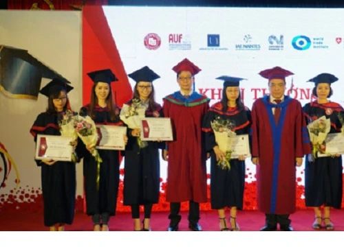 Đại học Ngoại thương trao bằng Tiến sĩ,Thạc sĩ 2018