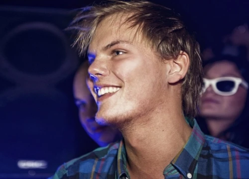 Lượng bán nhạc của Avicii tại Mỹ tăng 6000% sau tin buồn