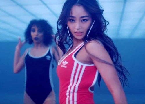 Fan ngượng chín mặt với MV quá sexy của Hyorin