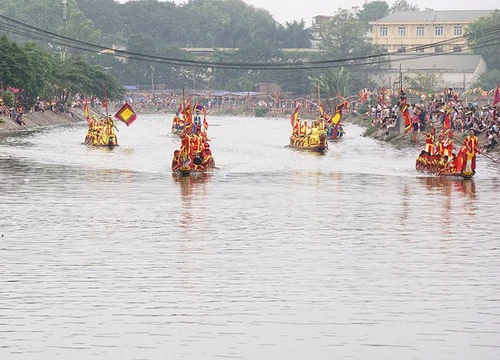 Hàng vạn người cổ vũ đua thuyền hội làng Đăm ở Hà Nội