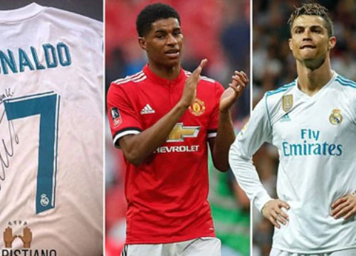 Sau giày độc, Ronaldo tặng áo đấu xịn cho Rashford