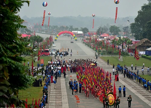 Thủ tướng Nguyễn Xuân Phúc dâng hương tại lễ Giỗ Tổ Hùng Vương