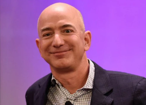 Vì sao cấp dưới phát hoảng khi nhận email 1 ký tự của Jeff Bezos?