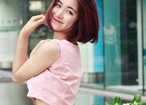 Diện bikini dây mảnh, Hòa Minzy lộ hình xăm hông cá tính