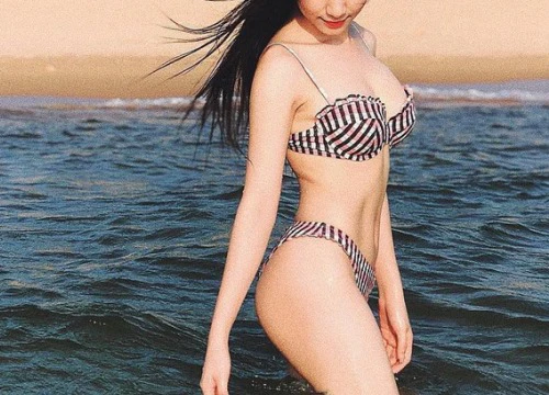 Hòa Minzy gây chú ý khi khoe vóc dáng "vòng nào ra vòng nấy" trong ảnh bikini hiếm hoi