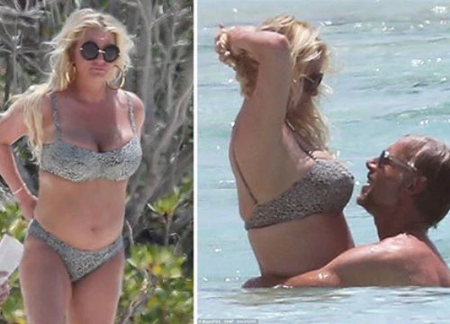 Jessica Simpson lộ eo 'bánh mì' khi đi tắm biển