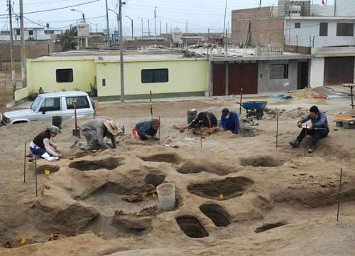 Kỳ bí ngôi mộ chôn nhiều hài cốt trẻ em cùng lạc đà ở Peru