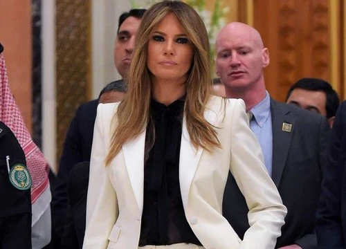 Những bộ suit toát lên vẻ quyền lực của bà Melania Trump