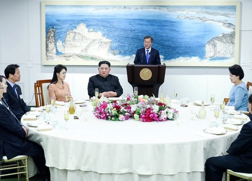 Ông Kim Jong-un trở về Triều Tiên sau hội nghị thượng đỉnh lịch sử