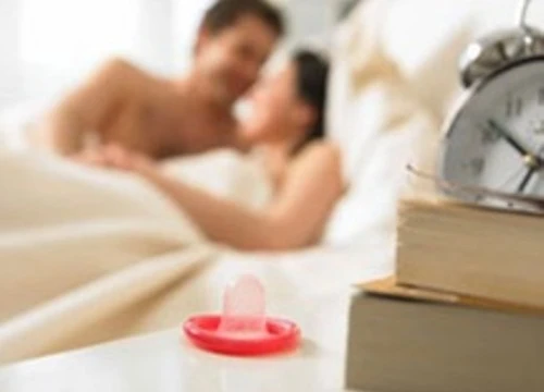 Nói với con trai về sex: 'Thần hộ mệnh' là chiếc bao cao su