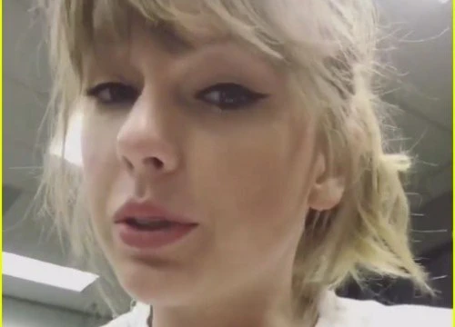 Taylor Swift đăng story khoe đàn piano sang chảnh, nhá hàng hai ca khúc sẽ diễn trong tour