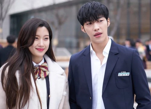 Tình tứ hơn cả cặp đôi chính, mỹ nhân nhà SM Moon Ga Young và Woo Do Hwan dính tin đồn hẹn hò