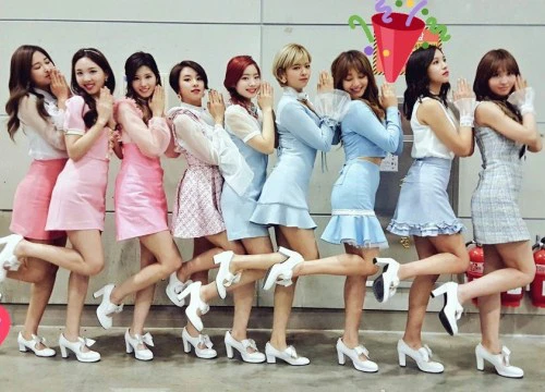 TWICE chính thức phát hành online ca khúc dành riêng cho người hâm mộ