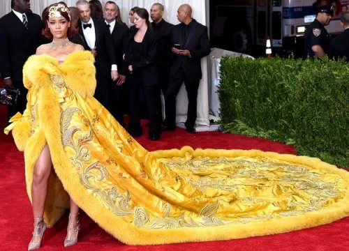 9 bộ cánh thảm họa nhất lịch sử Met Gala