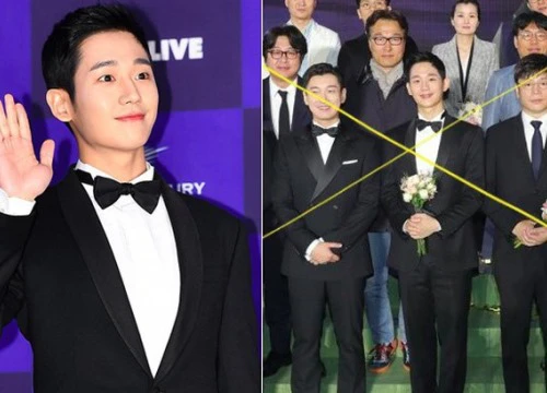 Baeksang: Jung Hae In bị chỉ trích "mới nổi mà tưởng mình là nhất", "bon chen" chiếm chỗ loạt tiền bối lão làng để chụp ảnh