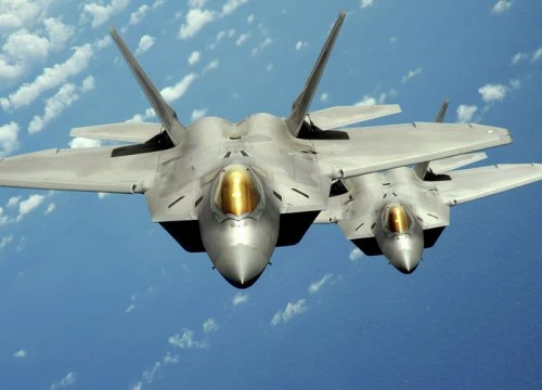 Mỹ âm thầm đưa 8 chiến đấu cơ F-22 Raptor hiện đại nhất thế giới tới Hàn Quốc