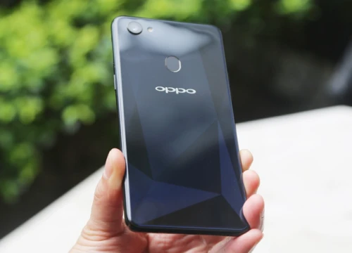 Trên tay Oppo F7 phiên bản kim cương vừa lên kệ