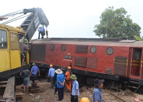 2 tàu hàng tông nhau ở Quảng Nam: Trưởng ga Núi Thành bị đình chỉ công tác