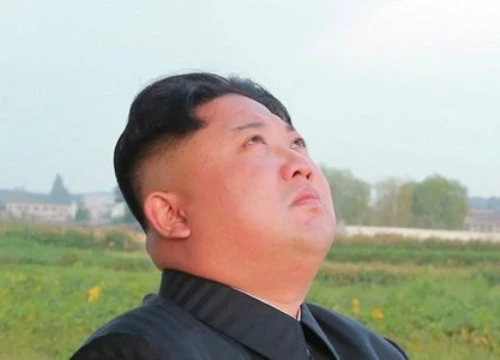 Khoảnh khắc rơi lệ hiếm hoi của ông Kim Jong-un