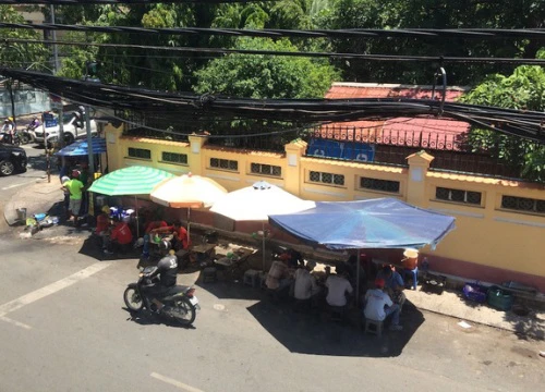 "Vỉa hè bị tái lấn chiếm có thể do bảo kê"