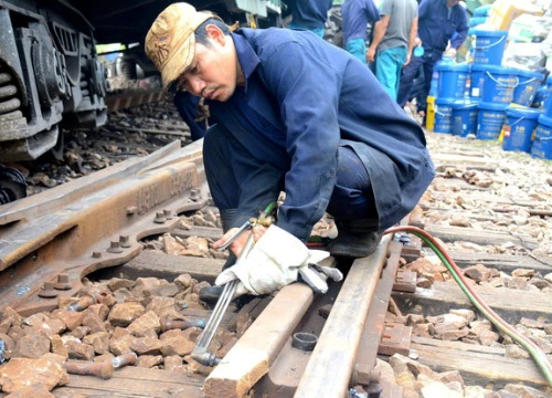 Vụ hai tàu hàng đâm nhau: Trưởng ga Núi Thành bị đình chỉ công tác