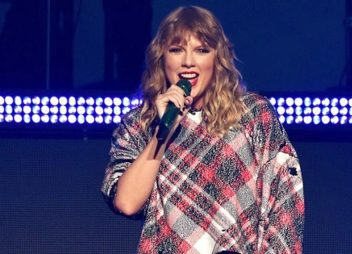 4 ngày trước Reputation Tour, Taylor Swift hào hứng khoe clip diễn tập "failed"