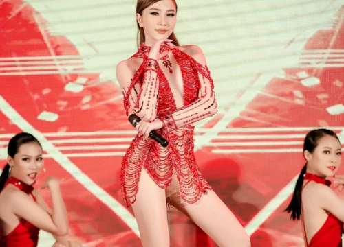 Bảo Thy mặc váy ren xuyên thấu sexy hết cỡ hát và nhảy điêu luyện