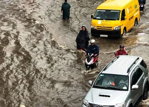 Có "quái vật" hút nước và hình ảnh không thể ngờ ở "rốn ngập" Sài Gòn