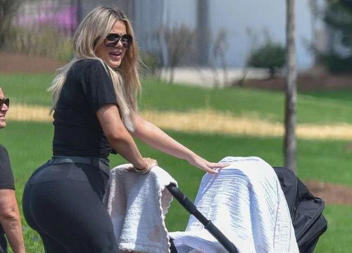 Khloe Kardashian bị châm biếm "mang bầu ở vòng 3" vì đường cong còn khủng hơn cả Kim