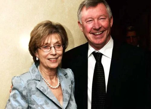 Sir Alex Ferguson có thể 'ngồi dậy, nói chuyện'