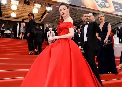 10 bộ đầm biến Lý Nhã Kỳ thành bà hoàng ở Cannes