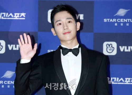 Gần một tuần sau lùm xùm chiếm chỗ tại Baeksang, Jung Hae In lần đầu lên tiếng