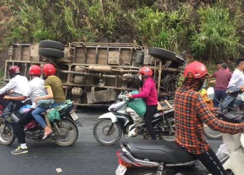 Hòa Bình: Tai nạn liên hoàn ở dốc Cun, 4 người thương vong