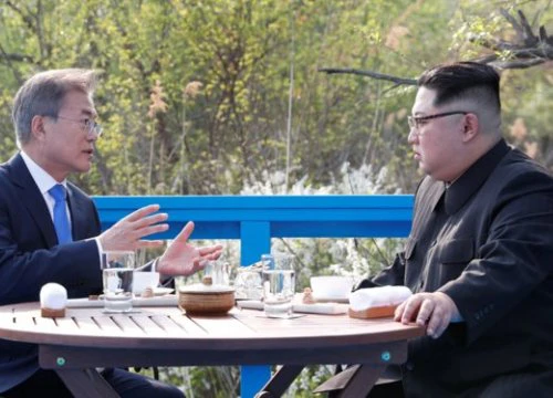 Kim Jong-un nhắc đến Việt Nam khi gặp Tổng thống Hàn Quốc