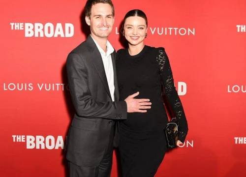 Miranda Kerr sinh con trai cho tỷ phú công nghệ